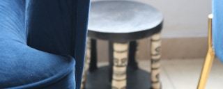 Nathhalie Sihomnou Architecture Fauteuil velur bleu Photographe: Albert MEVA